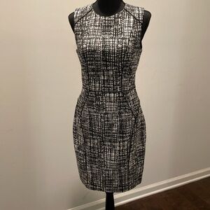 H&M BlackWhite Graphic Print Dress Size8  Piping Detail Structured Sophisticated